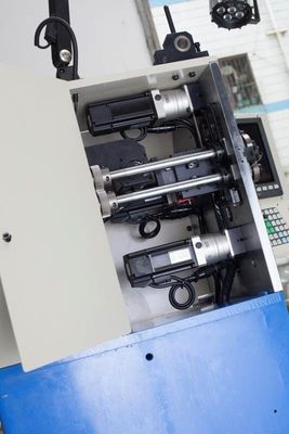 高精度6台の軸線CNCのばね巻く機械1000pcs/最低の生産率